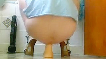 Male Masturbates with Massive Dildo in Homemade Gay Anal Sex