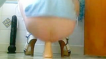 Male Masturbates with Massive Dildo in Homemade Gay Anal Sex