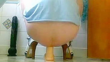 Male Masturbates with Massive Dildo in Homemade Gay Anal Sex