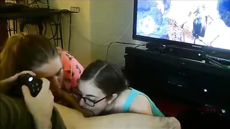 Teen Threesome Blowjob Amateur Group Sucking CIM Swallow Homemade Porn