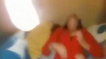 Amateur Lesbians Lick Pussy in Homemade Threesome