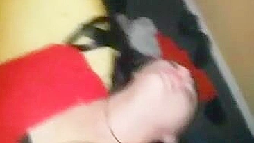 Amateur Lesbians Lick Pussy in Homemade Threesome