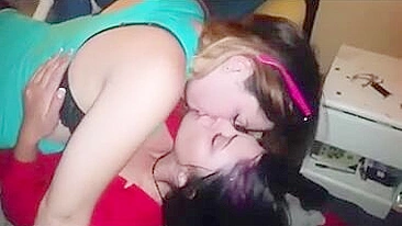 Amateur Bisexual Threesome Cum Swap Facial