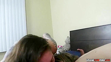 Suruba Interracial com Esposa e Amiga Chupando Pau Preto