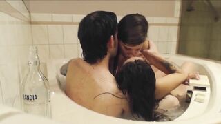 Amateur Swinger Foursome Hot Bath Tub Orgy