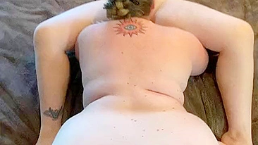 Amateur Threesome with Bisexual BBWs Eating Pussy and Swinging