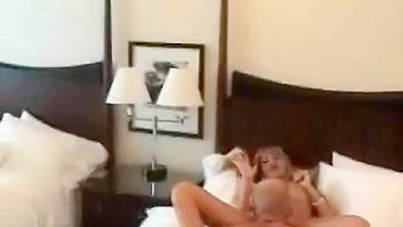 Amateur Lesbian Threesome Eats Pussy in Hot Homemade Group Sex
