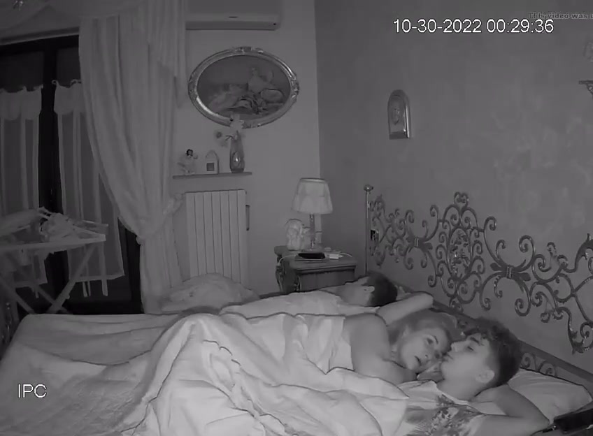 Perv mom sneaks into her sons' bed for sex ~ IP hidden Cam ...