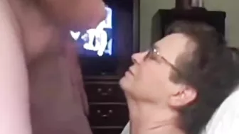 Mom makes her son cum on her face, she wants to brag about this video to her friends.