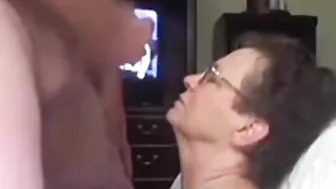 Mom makes her son cum on her face, she wants to brag about this video to her friends.