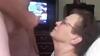Mom makes her son cum on her face, she wants to brag about this video to her friends.