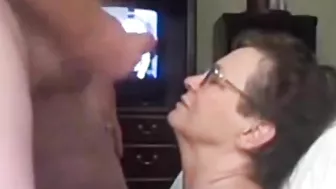 Mom makes her son cum on her face, she wants to brag about this video to her friends.
