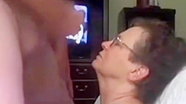 Mom makes her son cum on her face, she wants to brag about this video to her friends.