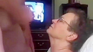 Mom makes her son cum on her face, she wants to brag about this video to her friends.