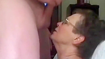 Mom makes her son cum on her face, she wants to brag about this video to her friends.