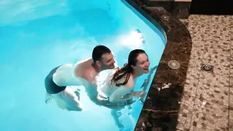 ﻿Amateur couple has sex at the pool outside