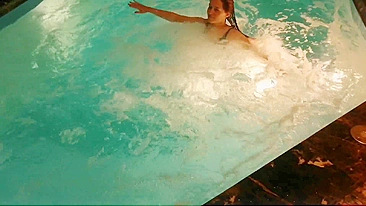 ﻿Amateur couple has sex at the pool outside