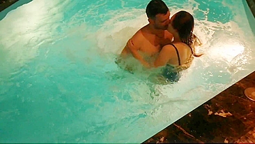 ﻿Amateur couple has sex at the pool outside