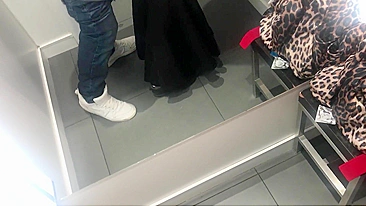 Amateur couple having sex in the car