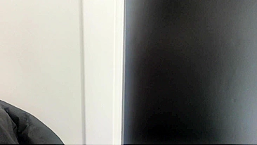 Amateur couple having sex in the car