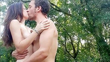 Redneck couple decided to have quick sex outdoor