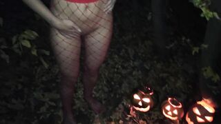 Amateur couple makes sex in the woods on the Halloween