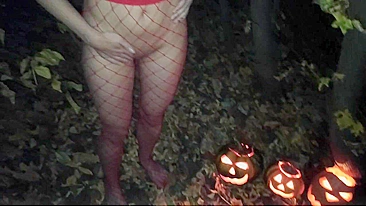 Amateur couple makes sex in the woods on the Halloween