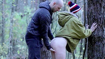 Horny amateur couple makes exhibitionist sex in the forest