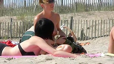 ﻿Nice big tits at the beach voyeur