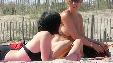 ﻿Nice big tits at the beach voyeur