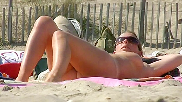 ﻿Nice big tits at the beach voyeur