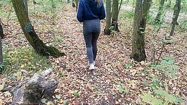 Amateur couple makes sex in the woods in a beautiful autumn