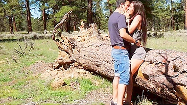 Hot Amateur Couple Passionately F*Cks On A Grand Wooden Log!