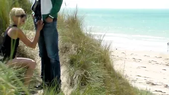 Public Handjob With Cumshot At The Beach Sneakily Hidden In The Bushes