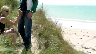 Public Handjob With Cumshot At The Beach Sneakily Hidden In The Bushes
