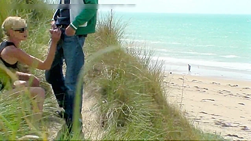 Public Handjob With Cumshot At The Beach Sneakily Hidden In The Bushes
