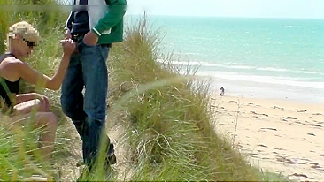 Public Handjob With Cumshot At The Beach Sneakily Hidden In The Bushes