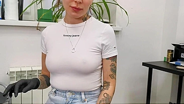 Couple makes public sex in the tattoo shop