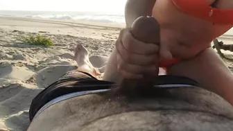 Raunchy Amateur Hand-Job At Beach, Cum-Tasting: Omg!