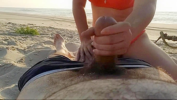 Raunchy Amateur Hand-Job At Beach, Cum-Tasting: Omg!