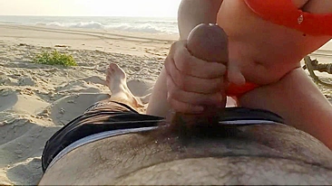Raunchy Amateur Hand-Job At Beach, Cum-Tasting: Omg!