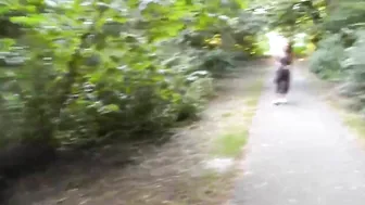 Amateur girlfriend risky blowjob in public park and cumshot on face