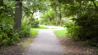 Amateur girlfriend risky blowjob in public park and cumshot on face