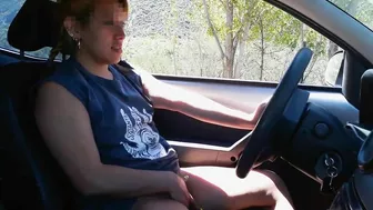 Woman masturbating in car gave stranger a blowjob in the parking lot