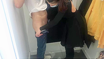 Couple risky sex in the fitting room while shopping