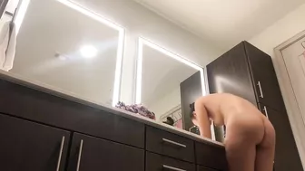 Sneakily Watch Juicy Roommate Stripping Bare For Steamy Bath