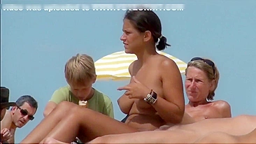Sultry Woman With Flawless Natural Tits Filmed At The Beach
