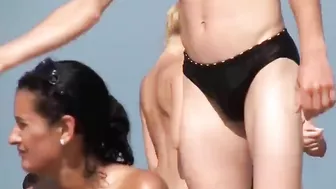 Voyeur Captures Stunning Busty Topless Lady At Beach