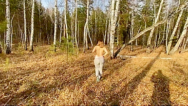 Amateur couple fucking in the woods with creampie finish