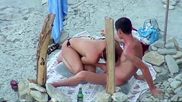 Couple spied on camera at the beach she does a great blowjob